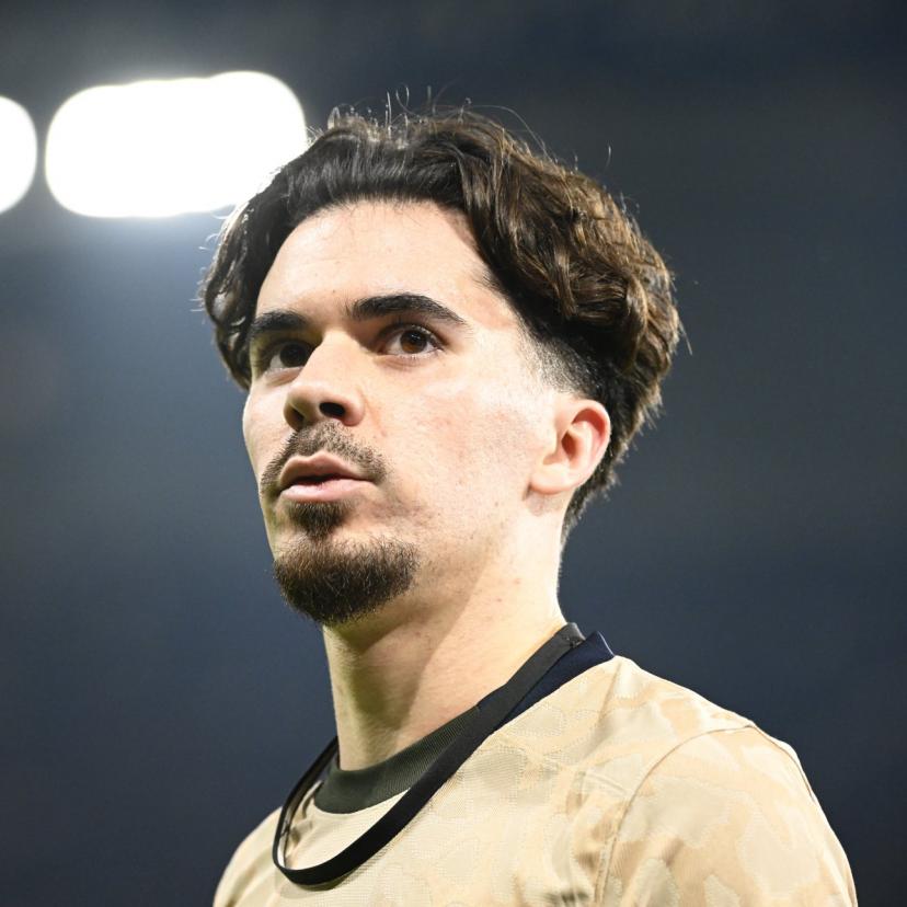 découvrez le transfert choc de vitinha au psg en janvier : un renfort majeur pour le club parisien qui fait vibrer les fans.