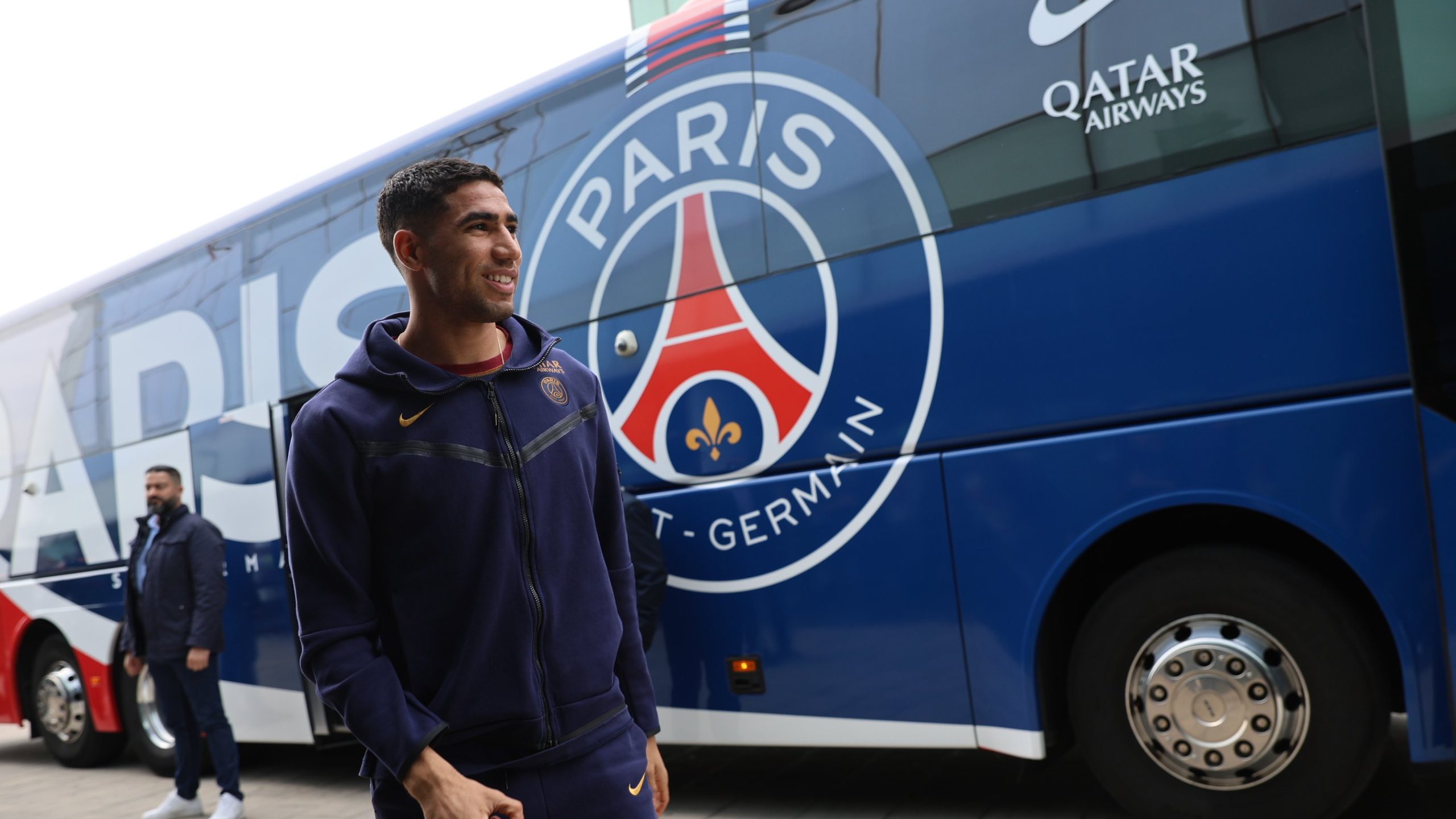 découvrez les dernières informations sur le transfert d'achraf hakimi du psg au fc barcelone, les enjeux et les détails du mercato.