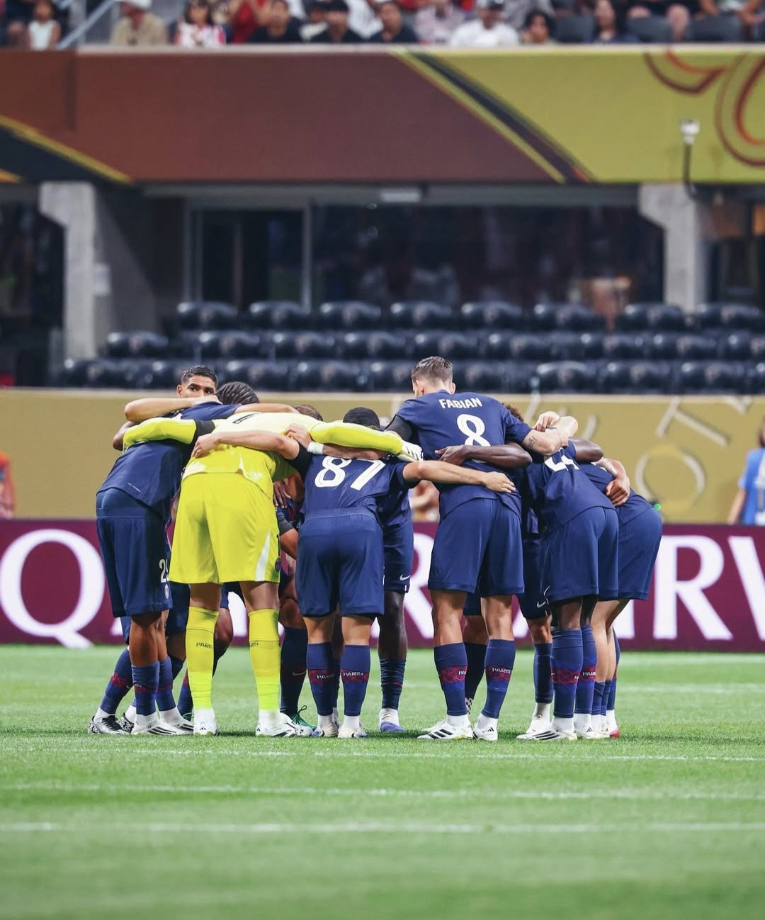 découvrez le transfert majeur du psg avec un accord record à 70 millions d'euros, une opération clé pour renforcer l'équipe.