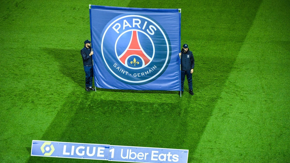 découvrez la stratégie du psg pour un transfert majeur de 42 millions d'euros, ses implications sportives et financières.