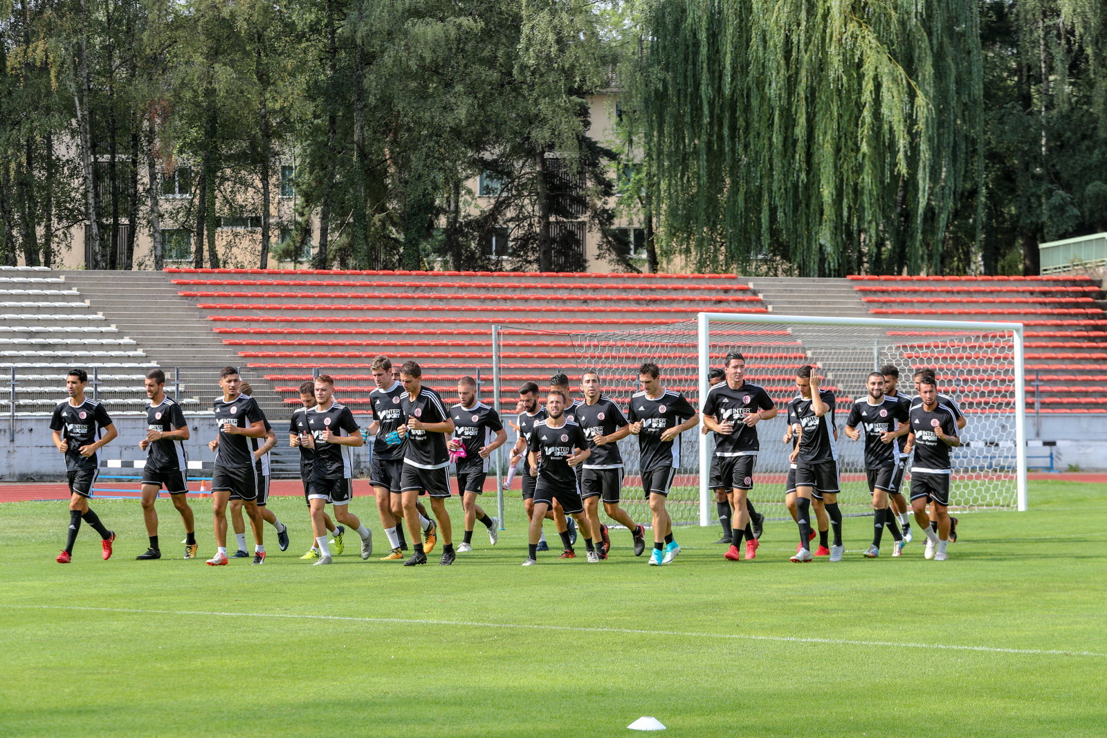 découvrez le transfert rapide de paul venot au fc annecy, une étape clé pour renforcer l'équipe et dynamiser la saison.