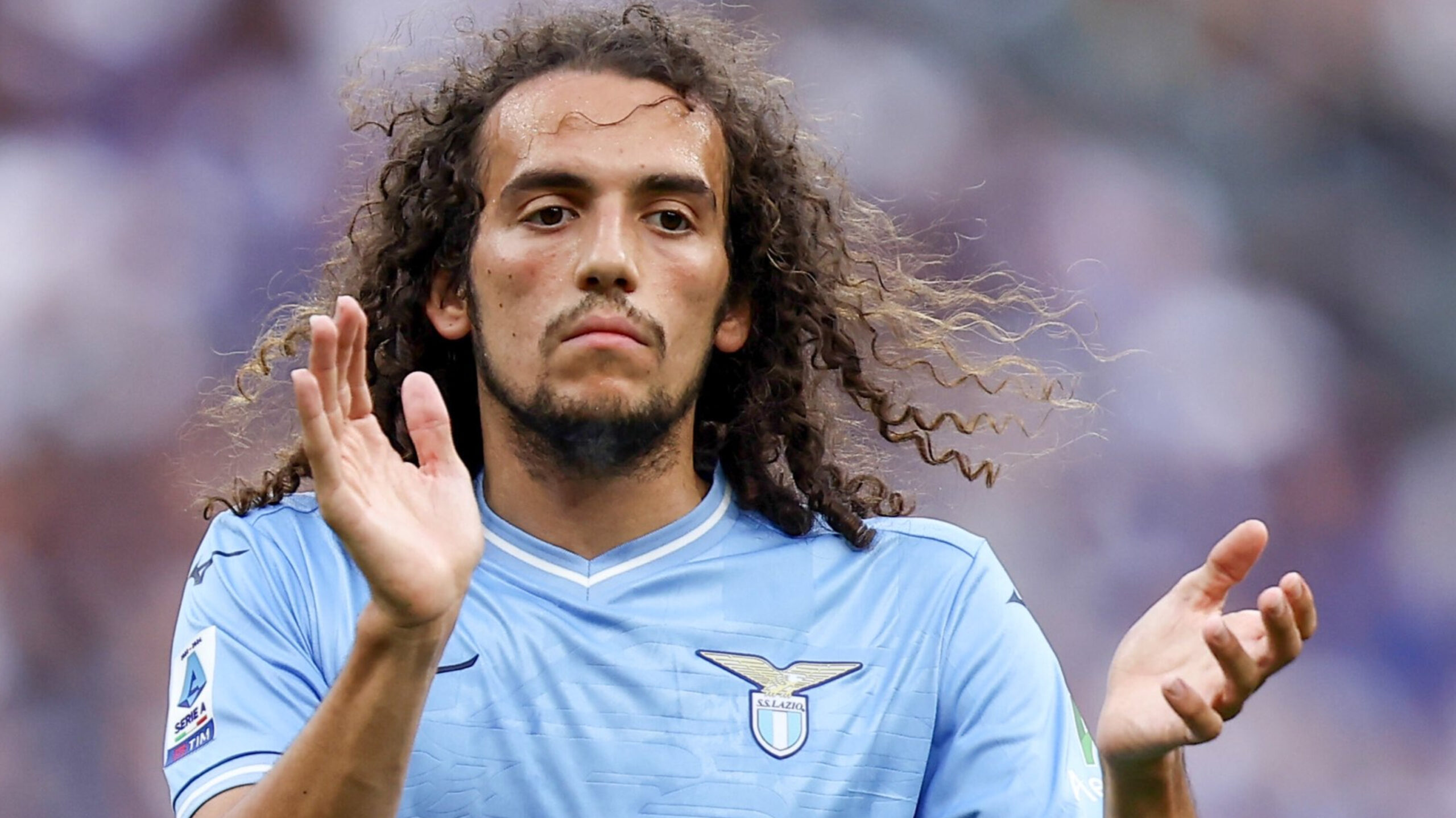 guendouzi au centre de l'attention : trois grands clubs anglais s'intéressent de près à lui pour renforcer leurs effectifs.
