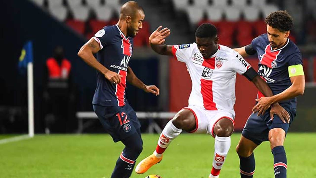 découvrez tous les détails du transfert record du psg, les joueurs impliqués et l'impact sur l'équipe.