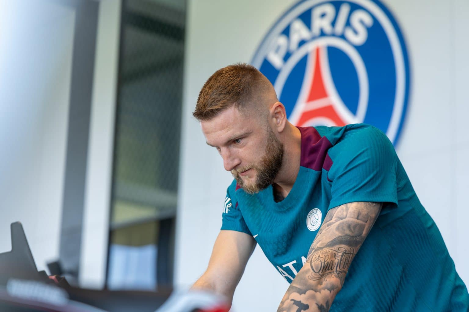 découvrez toutes les dernières informations et rumeurs sur le double transfert du psg, les joueurs concernés, les montants et l'impact sur l'équipe.
