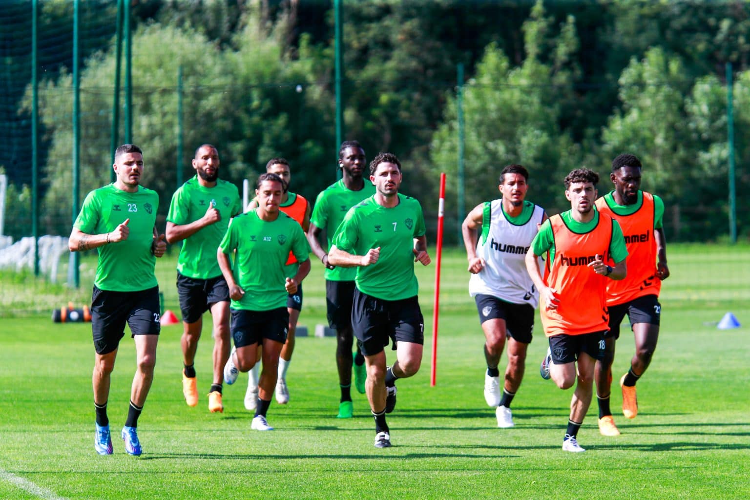 découvrez pourquoi un transfert massif est inévitable à l'asse et quelles conséquences cela pourrait avoir pour le club.