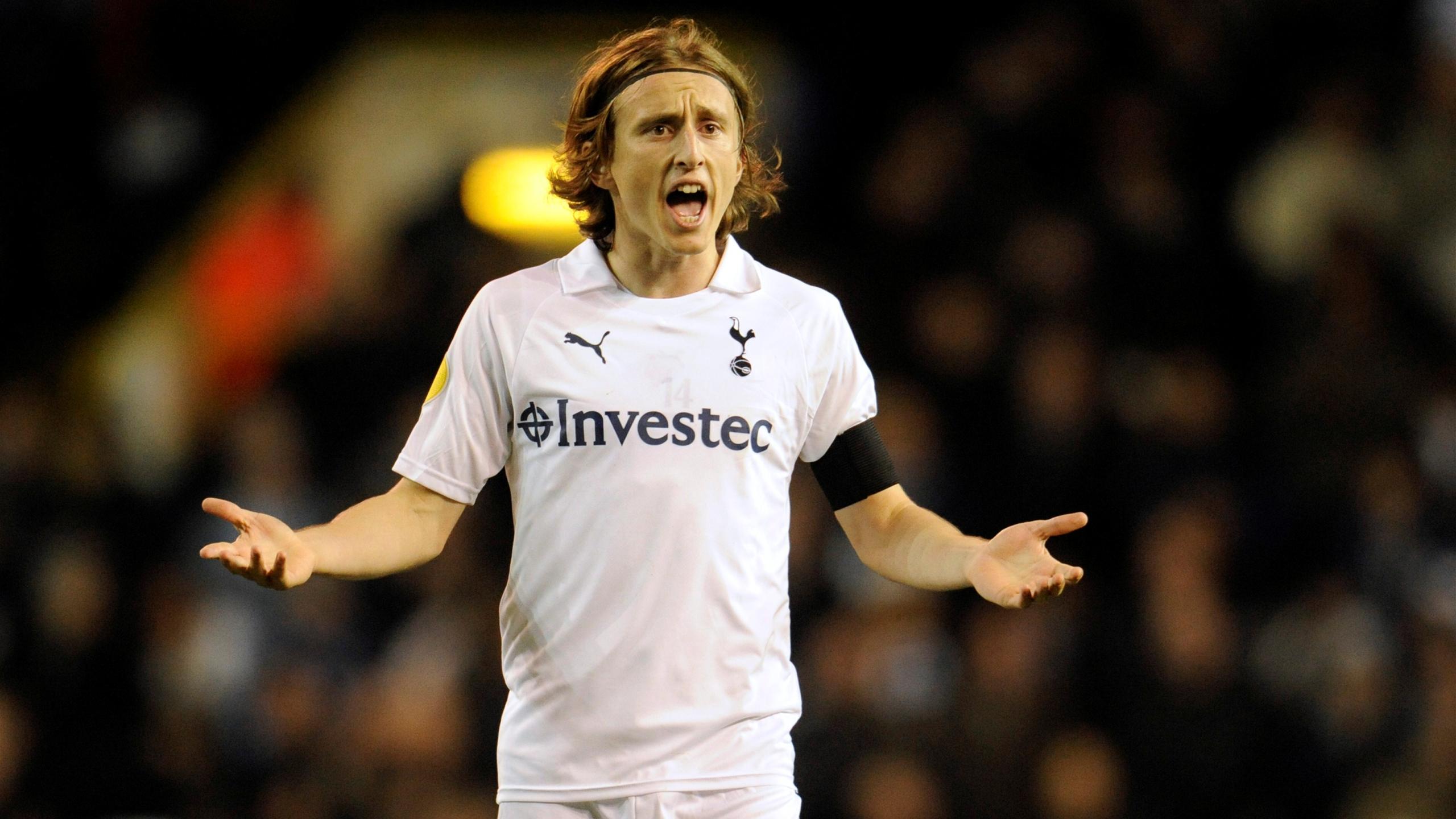 suivez les transferts de football en direct avec les dernières rumeurs, confirmations et analyses des mouvements de joueurs dans les clubs du monde entier.