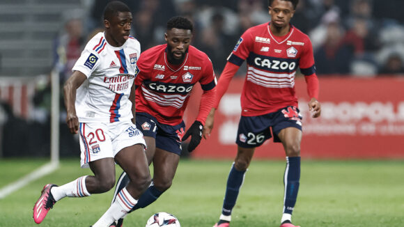 saël kumbedi signe officiellement avec wolfsburg, une annonce confirmée par l'ol. découvrez tous les détails de ce transfert majeur.