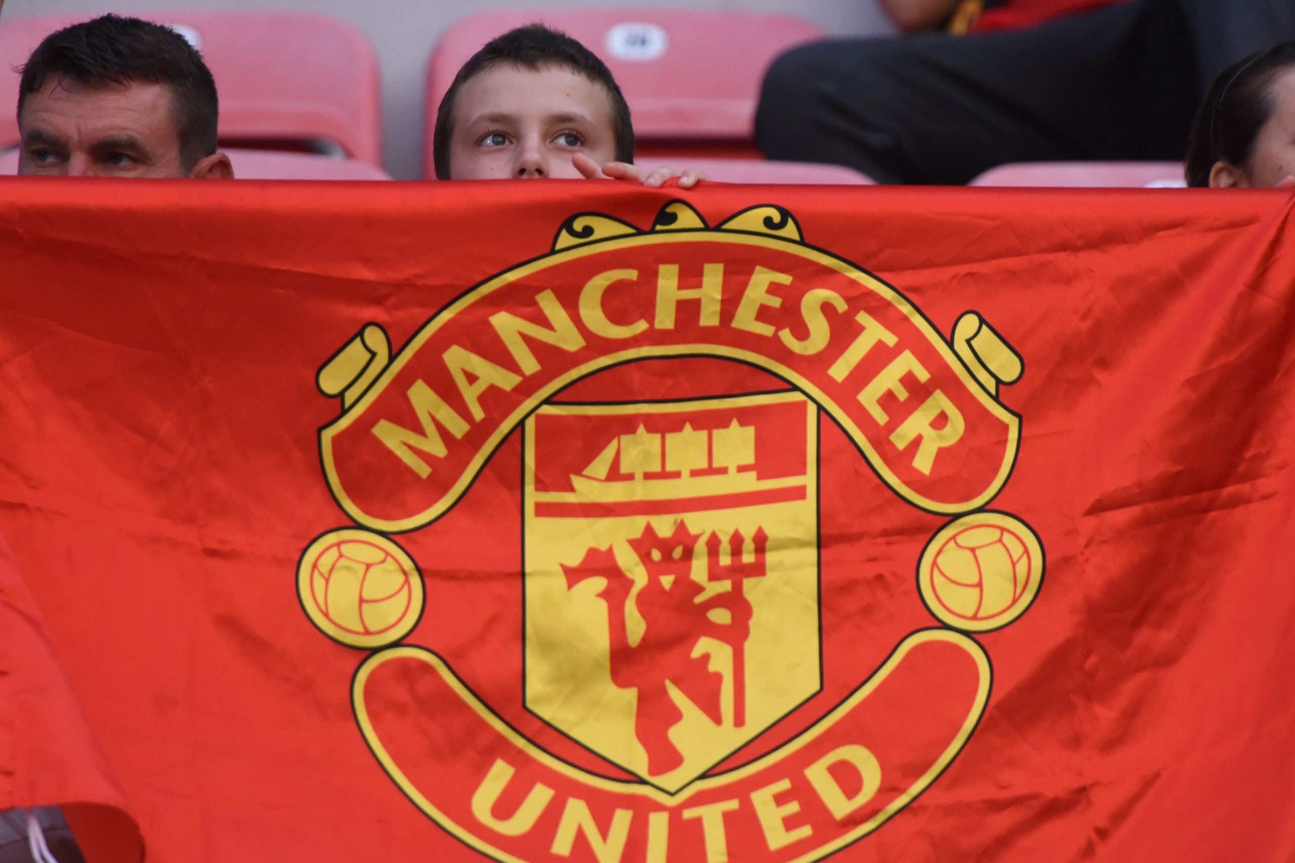 découvrez les dernières infos transferts : le départ de salah, l'aide reçue par manchester united, et les news concernant semenyo.