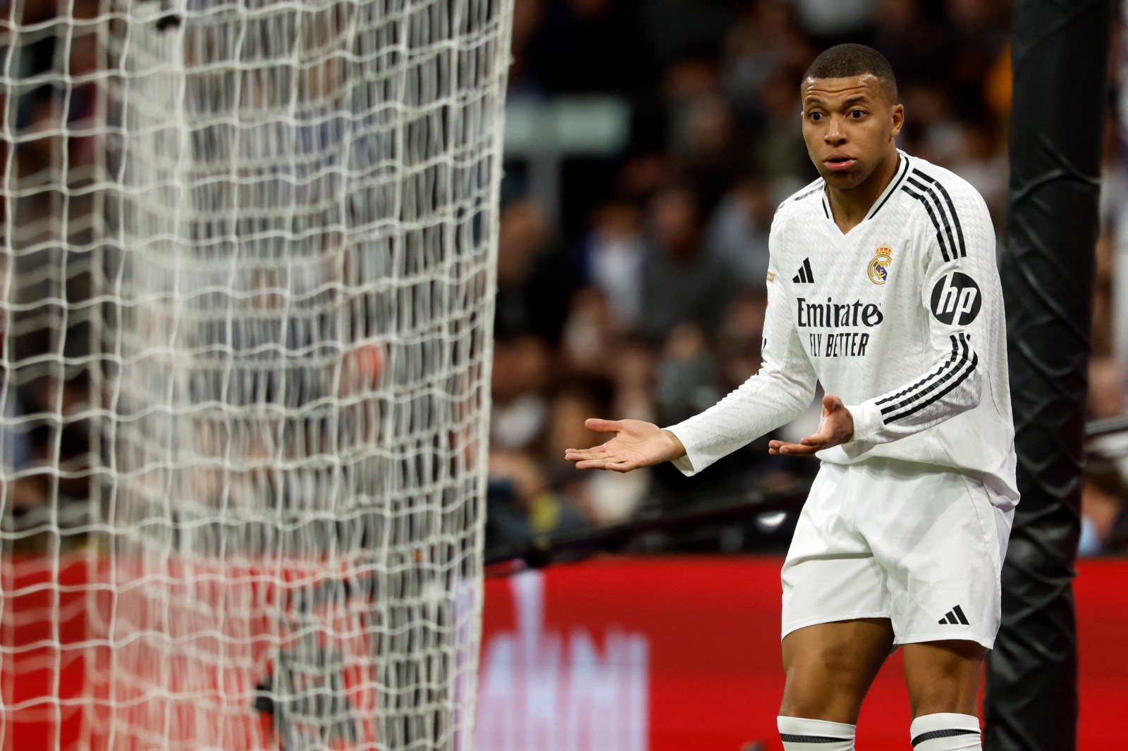 découvrez la confirmation officielle du rêve de transfert de mbappé et tout ce que cela implique pour son avenir footballistique.