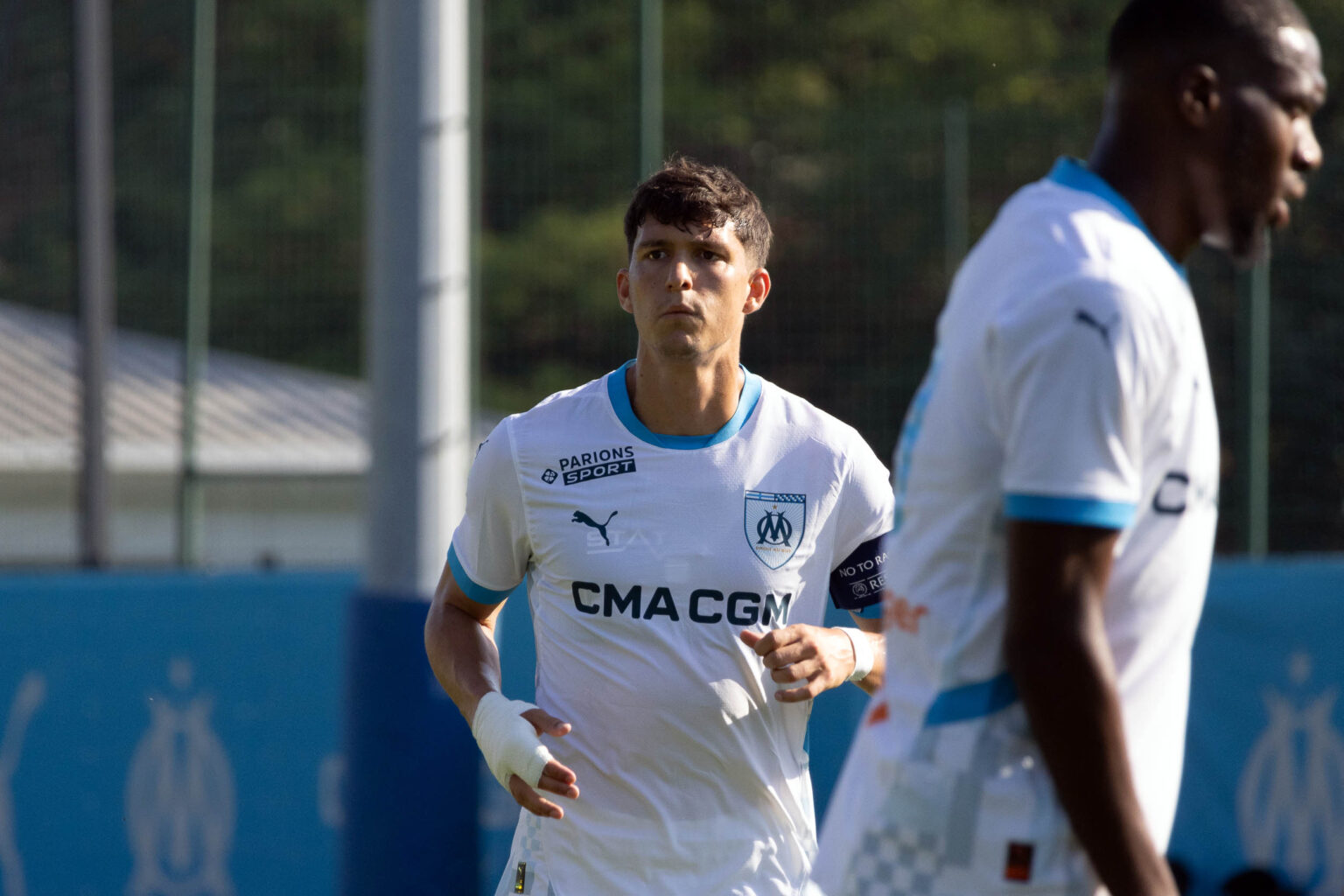 découvrez qui est le successeur de baleldi à l'olympique de marseille (om) et les dernières informations sur ce transfert crucial pour le club.