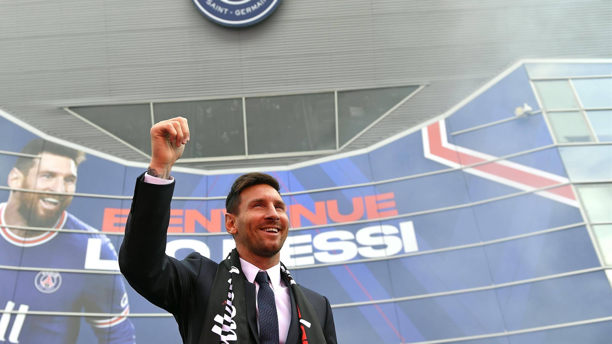 découvrez tous les détails exclusifs sur le transfert inattendu de lionel messi en ligue 1, les impacts pour le championnat et les réactions des fans.