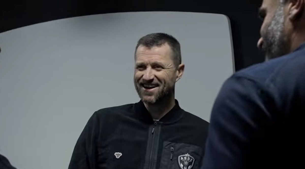 découvrez les performances de bardeli en forme lors du mercato de l'asse et la réaction indifférente de horneland face aux derniers événements.