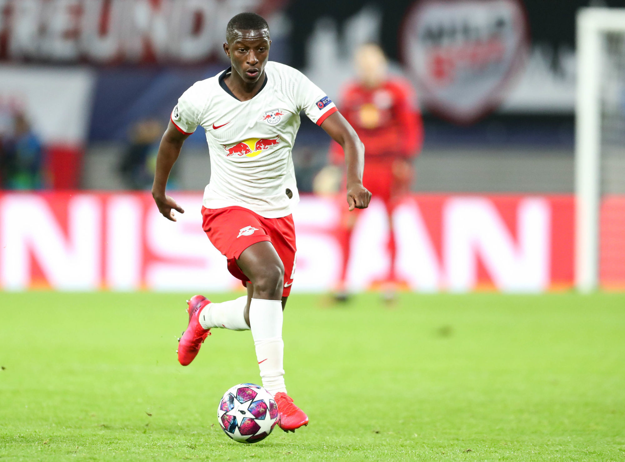amadou haidara serait sur le point de rejoindre le rc lens, un transfert attendu qui pourrait renforcer l'équipe. suivez les dernières informations sur ce possible transfert.
