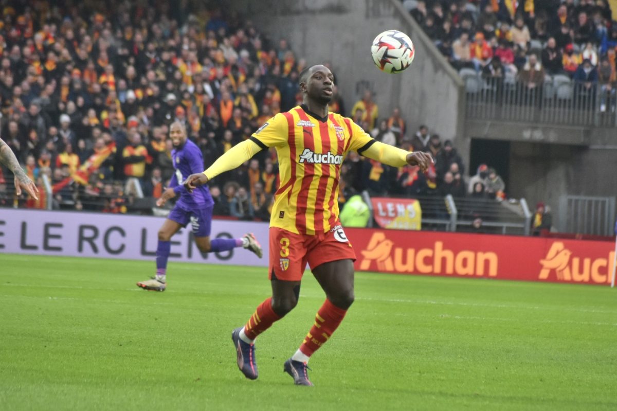 découvrez toutes les informations sur le transfert de deiver machado de lens à nantes, ses performances et les implications pour les deux clubs.