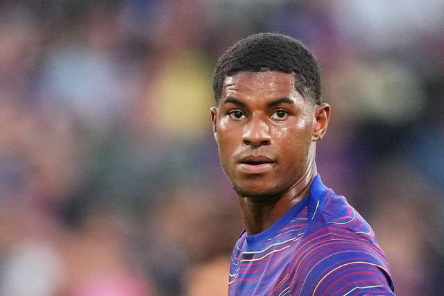 découvrez comment rashford crée la controverse au barça avec ses déclarations et ses performances, suscitant débats et réactions parmi les fans et les experts.
