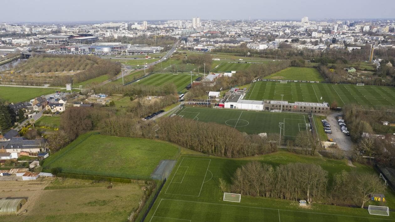 découvrez toutes les informations sur l'intérêt d'echeverri pour un transfert proche du stade rennais. suivez les dernières actualités et les rumeurs autour de ce potentiel recrutement.