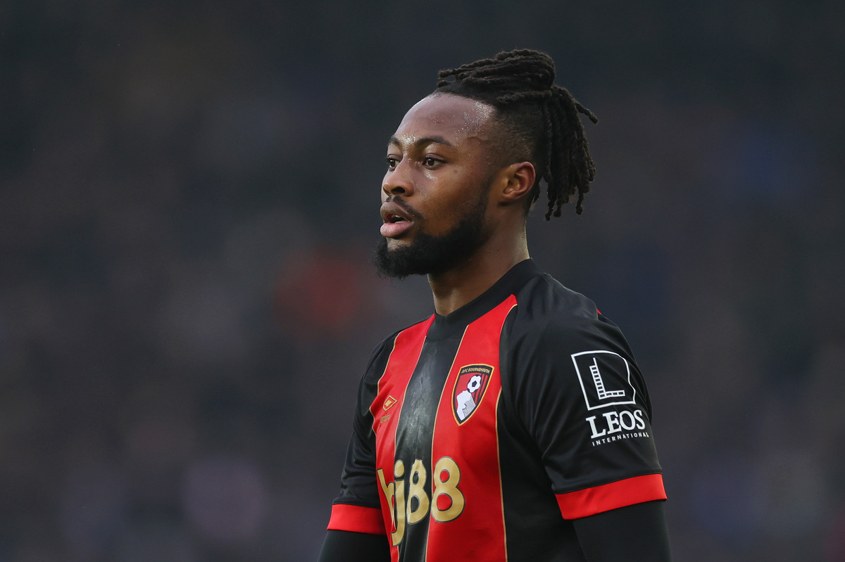 mercato : date limite pour semenyo, manchester united cible un nouveau joueur, et la position de mainoo analysée.