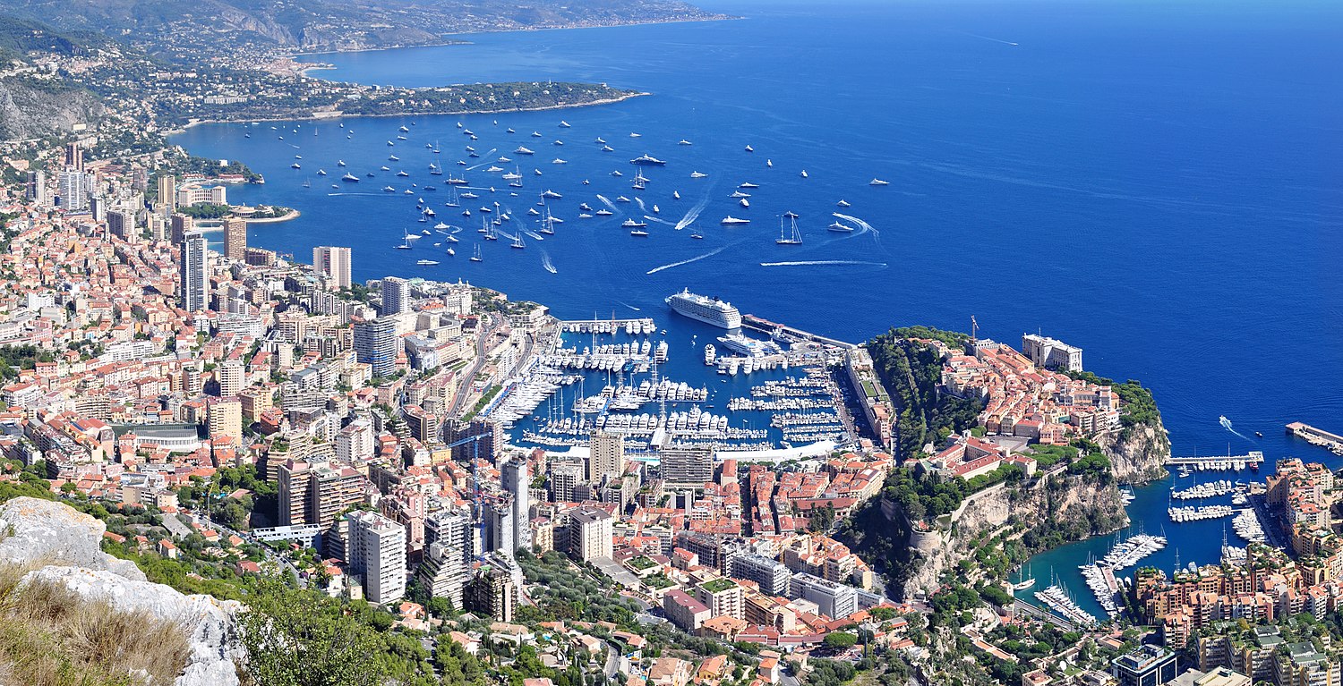 monaco cède des joueurs clés afin de libérer des fonds et préparer son recrutement pour renforcer l'équipe.