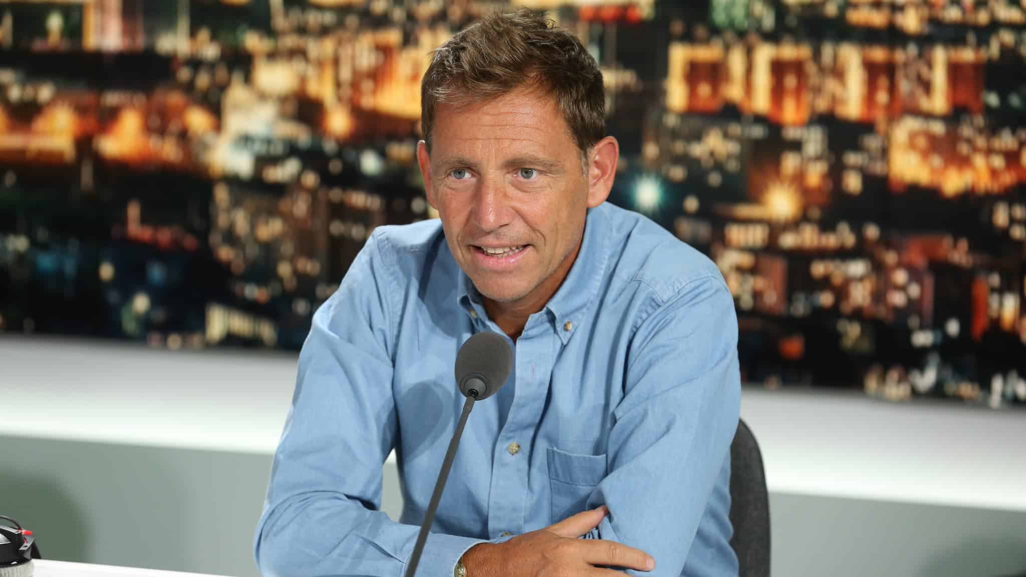 découvrez pourquoi riolo demande le départ d'une star du psg et ce qui pourrait entraîner un transfert imminent.