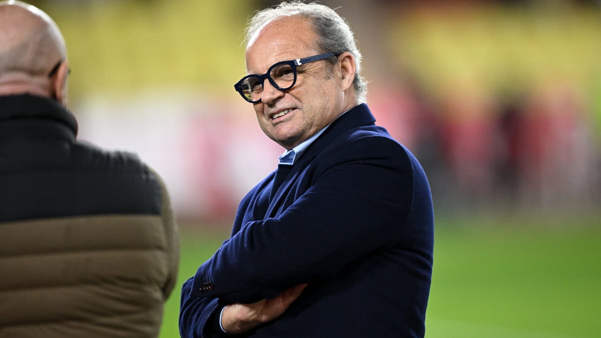 découvrez le transfert surprise au psg qui secoue le mercato avec un joueur inattendu rejoignant le club parisien.