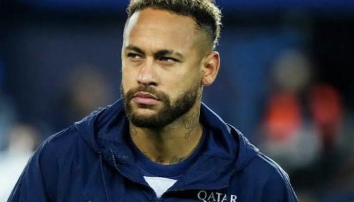 le psg renonce à un transfert majeur estimé à 75 millions d'euros, mettant fin aux négociations pour renforcer son équipe cette saison.