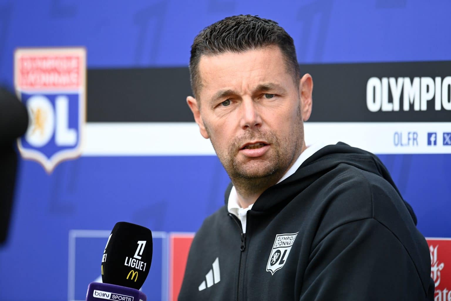 découvrez pourquoi le mercato de janvier reste muet avec de nombreux joueurs bloqués, analysant les raisons et les impacts sur les transferts.