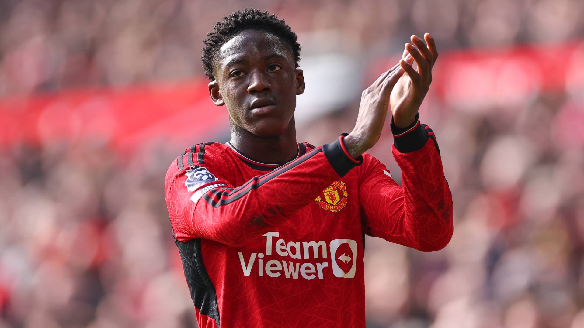 découvrez les dernières infos transferts : mainoo rejoint le bayern, tandis que liverpool reçoit une offre de 70 millions de livres pour nunez.