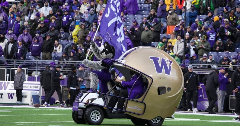 dernières informations sur les transferts des washington huskies au 14 décembre : mouvements, arrivées et départs clés pour la saison.