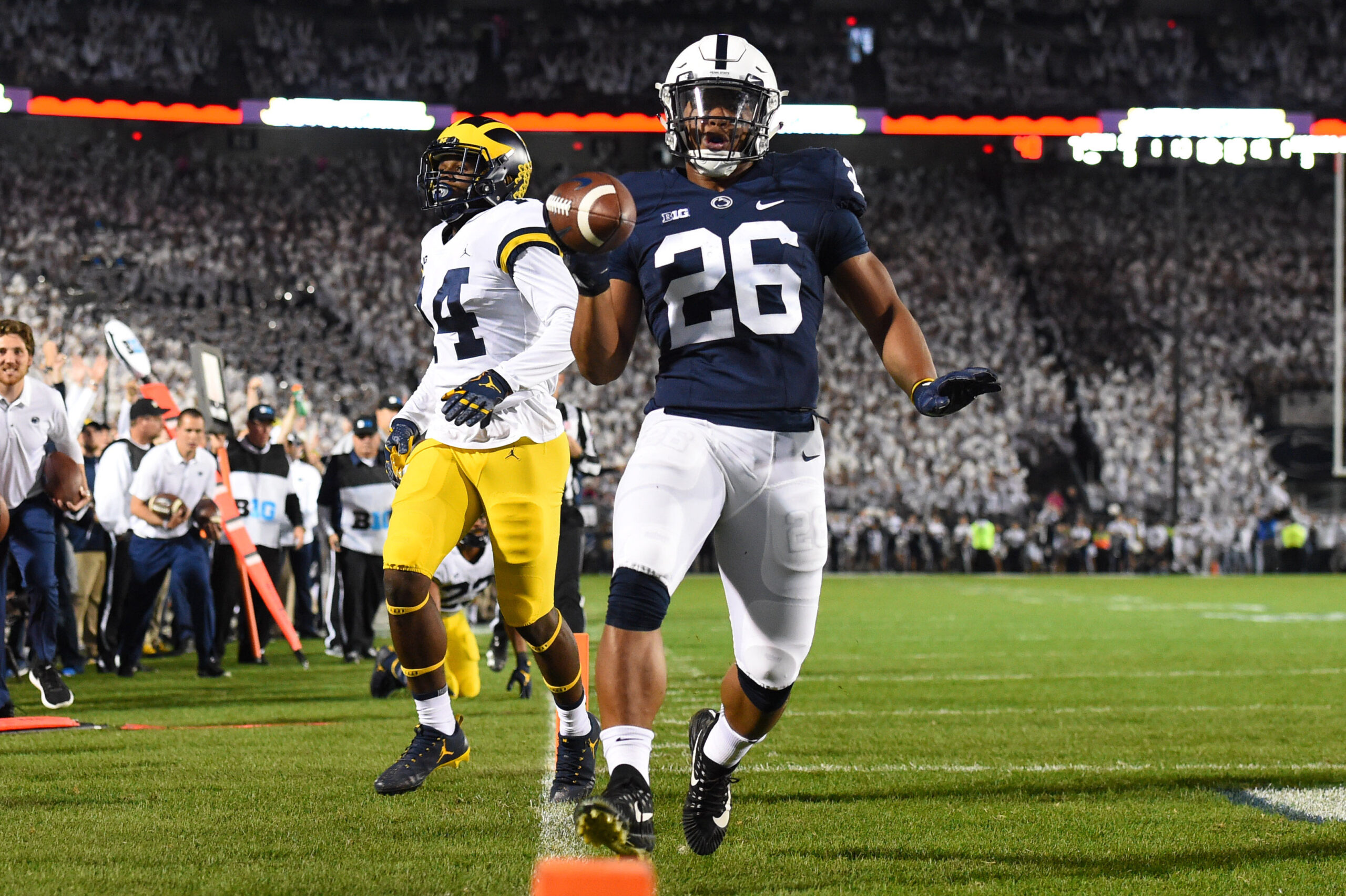 découvrez les derniers transferts football de penn state pour la saison 2026, avec les arrivées et départs clés de l'équipe.