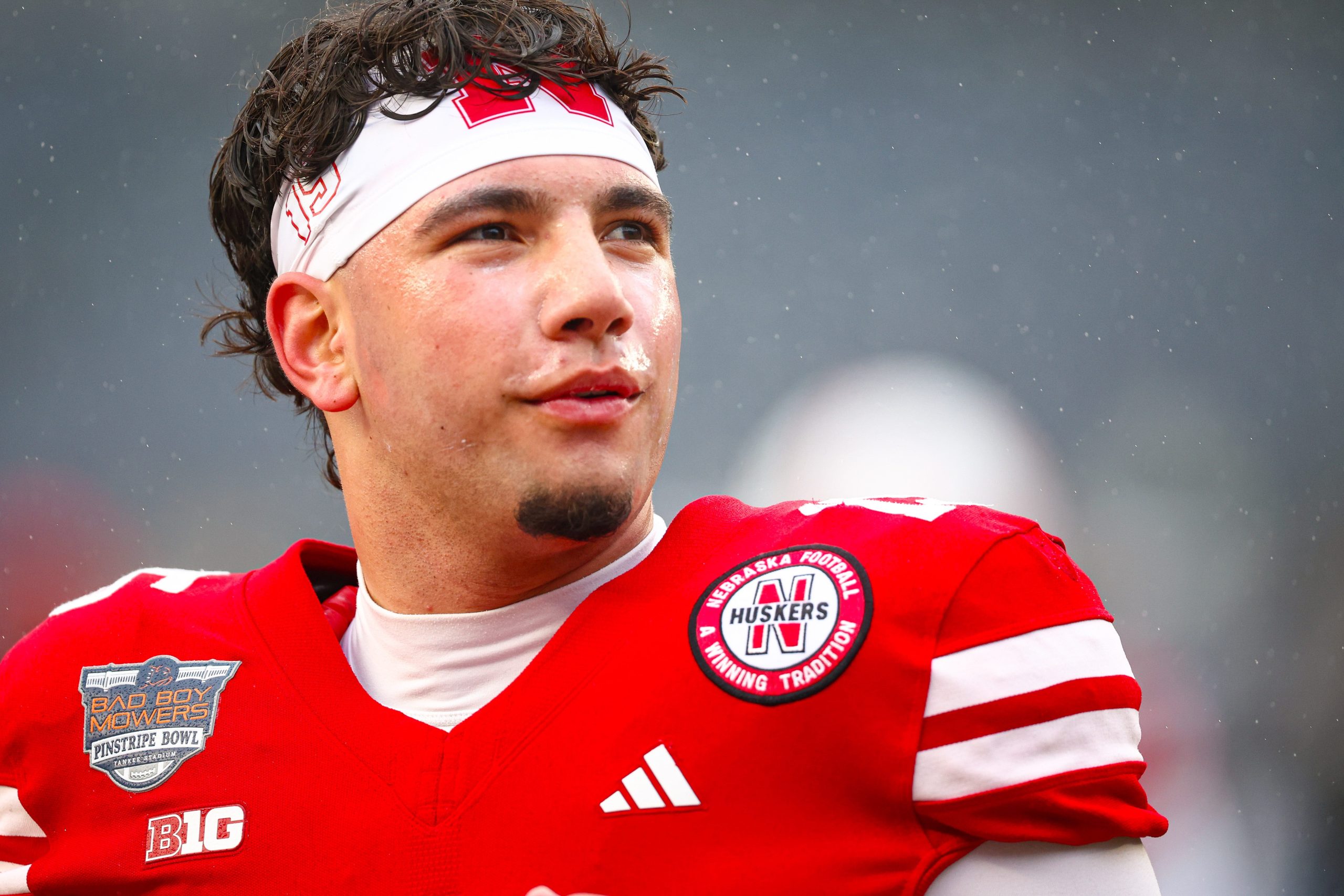 découvrez le suivi complet des quarterbacks universitaires de la classe 2026, avec des analyses sur raiola, brown et lagway. restez informé des performances et évolutions des futurs talents du football américain.