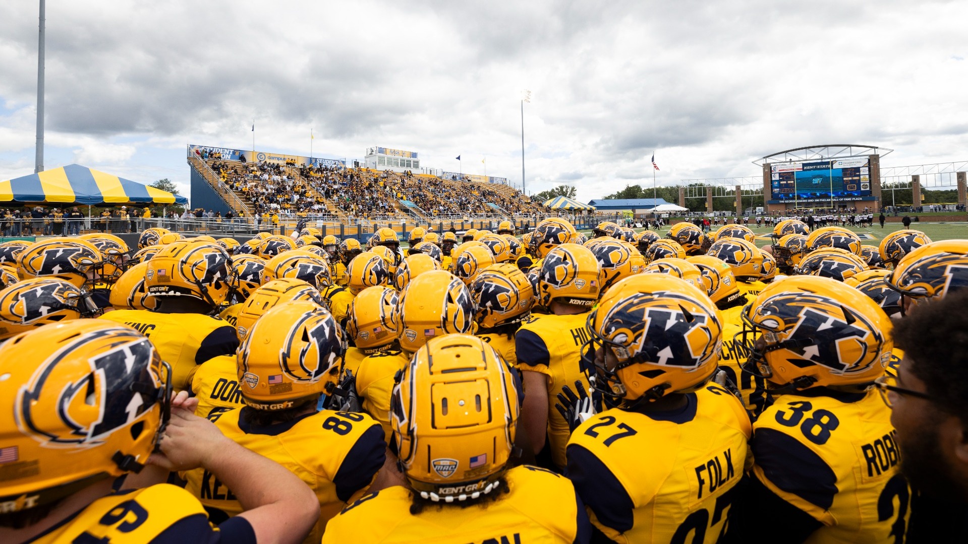 découvrez les dernières actualités et informations sur les transferts des joueurs de football universitaire à kent state. suivez les mouvements d'équipe et les recrues clés pour la saison à venir.