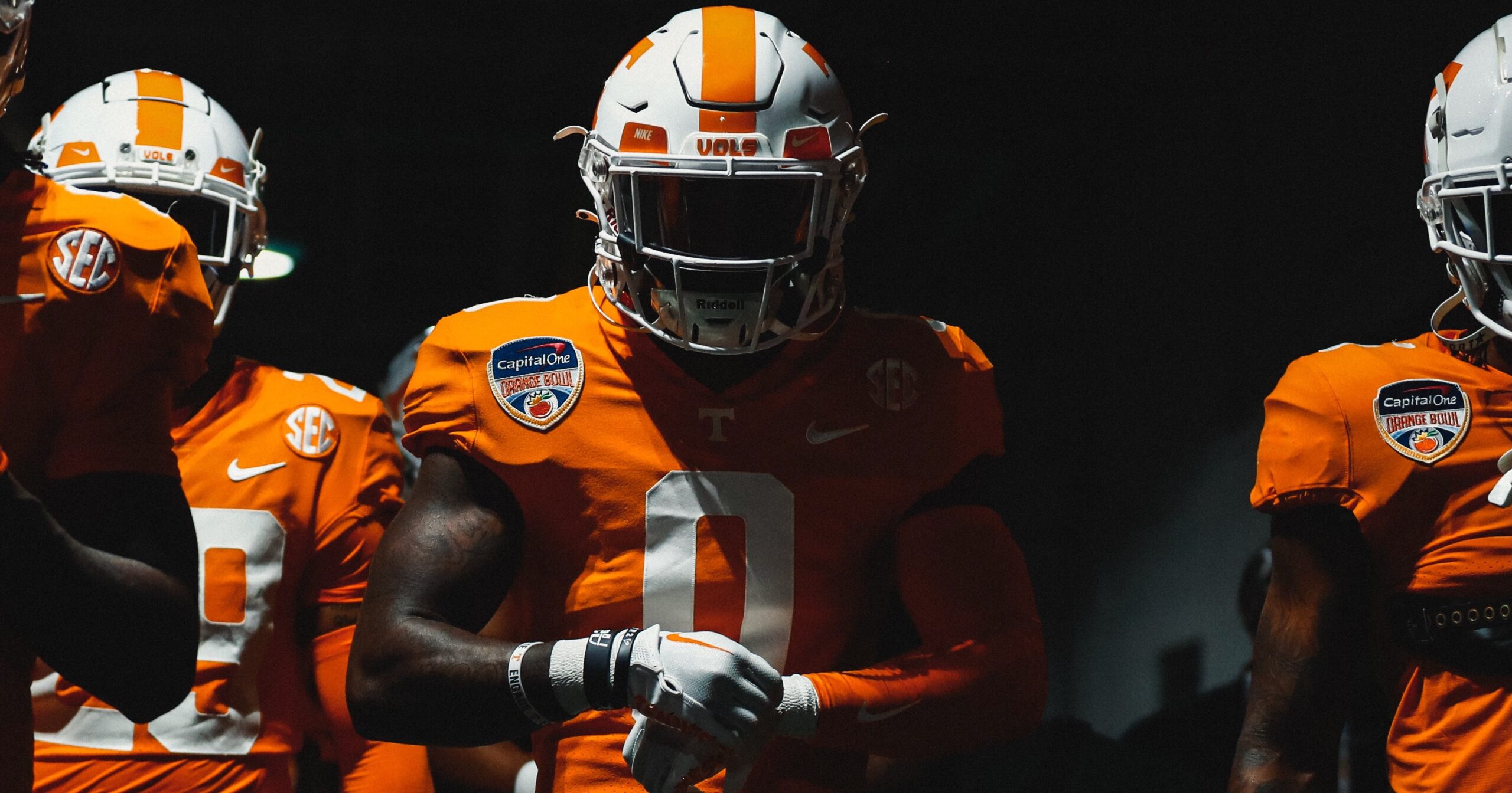 suivez les derniers transferts dans le football au tennessee en 2026 : actualités, analyses et évaluations des joueurs pour la saison à venir.