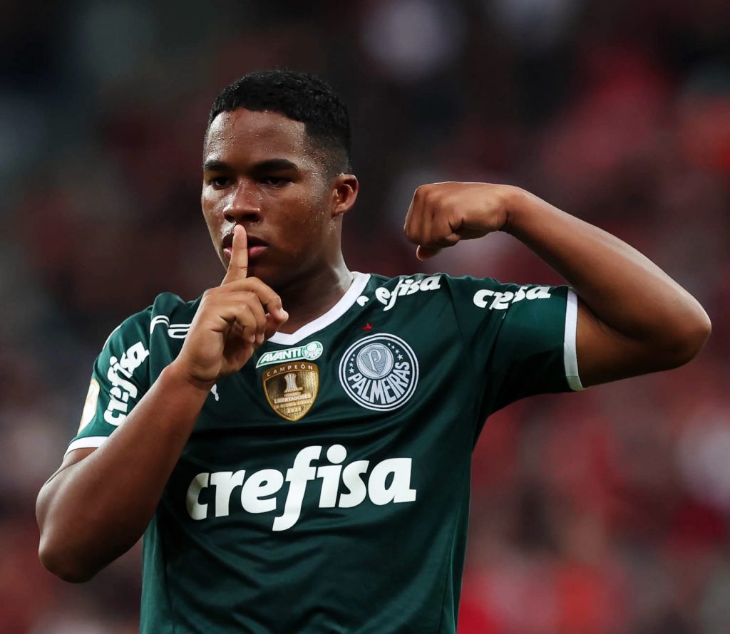 découvrez les dernières informations sur le transfert d'endrick au psg et la concurrence autour de ce jeune talent prometteur.