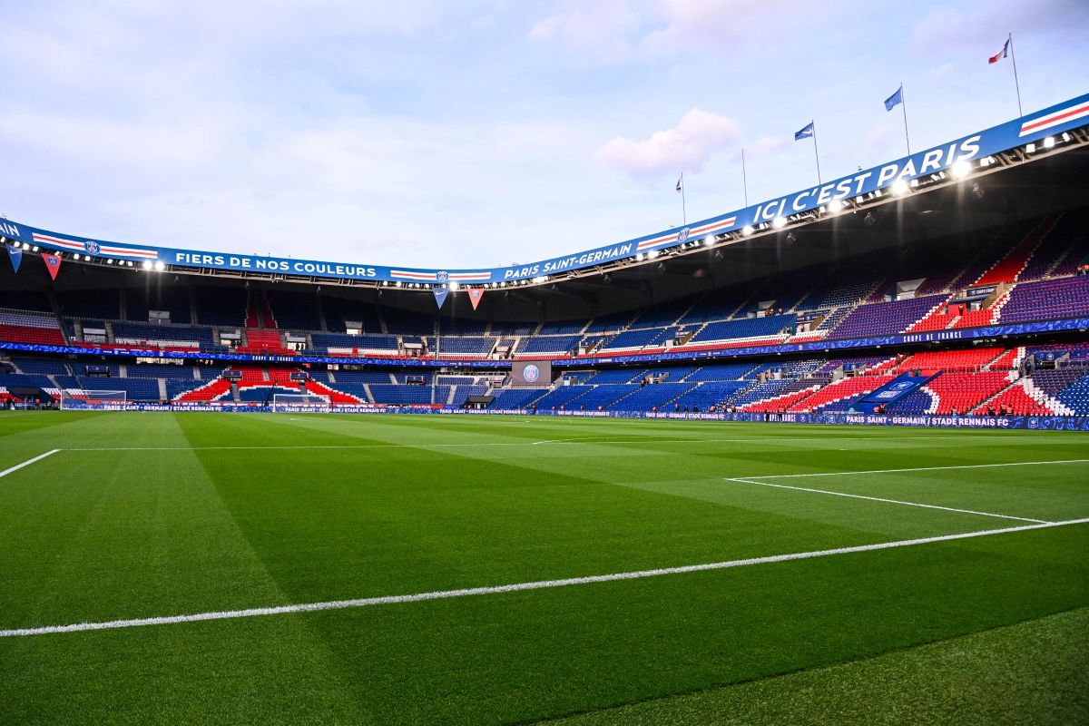 découvrez la réponse cinglante du psg concernant les dernières rumeurs de transfert et les réactions officielles du club.