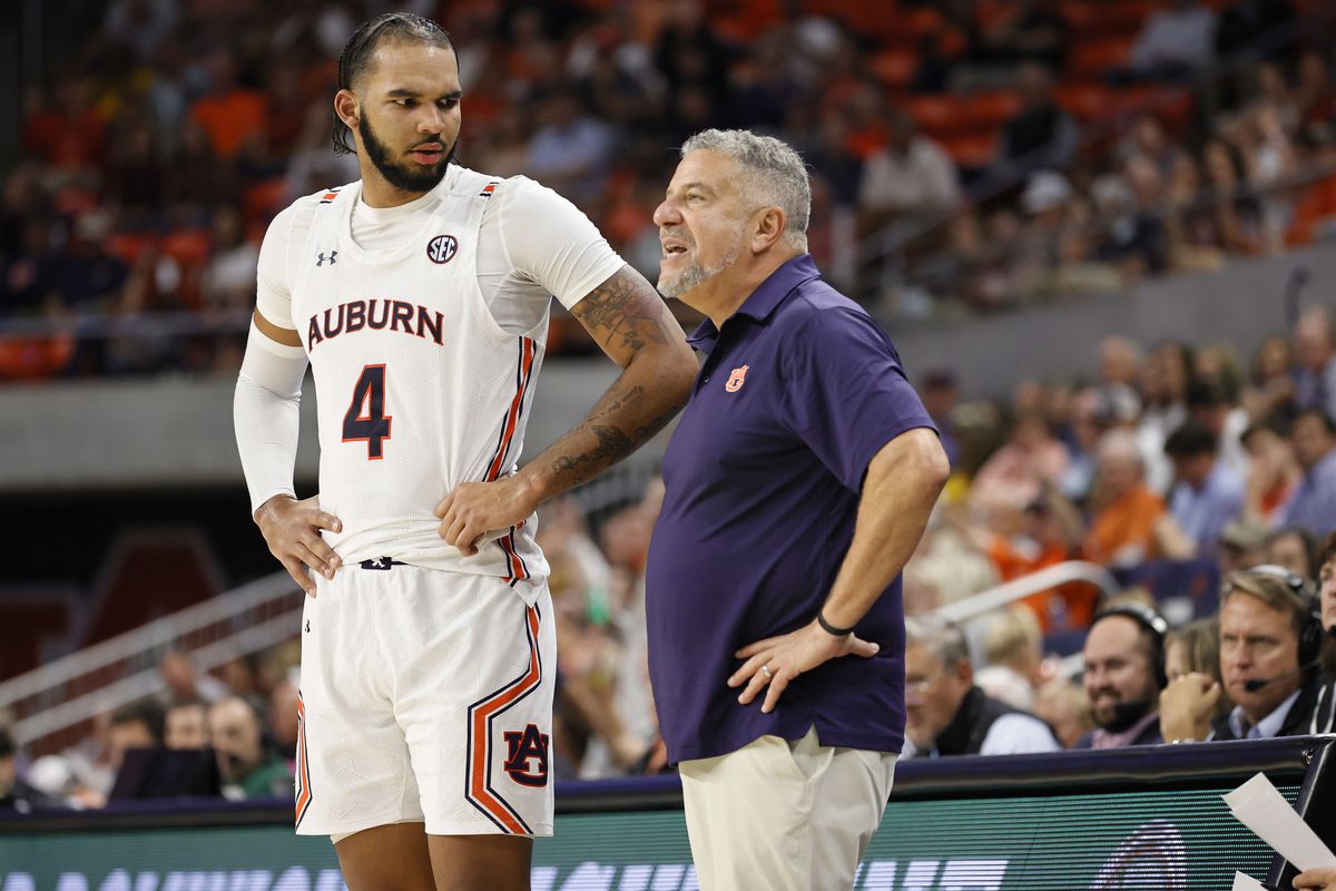 découvrez comment auburn football a recruté deux récepteurs talentueux de usf pour renforcer leur équipe et booster leur performance cette saison.