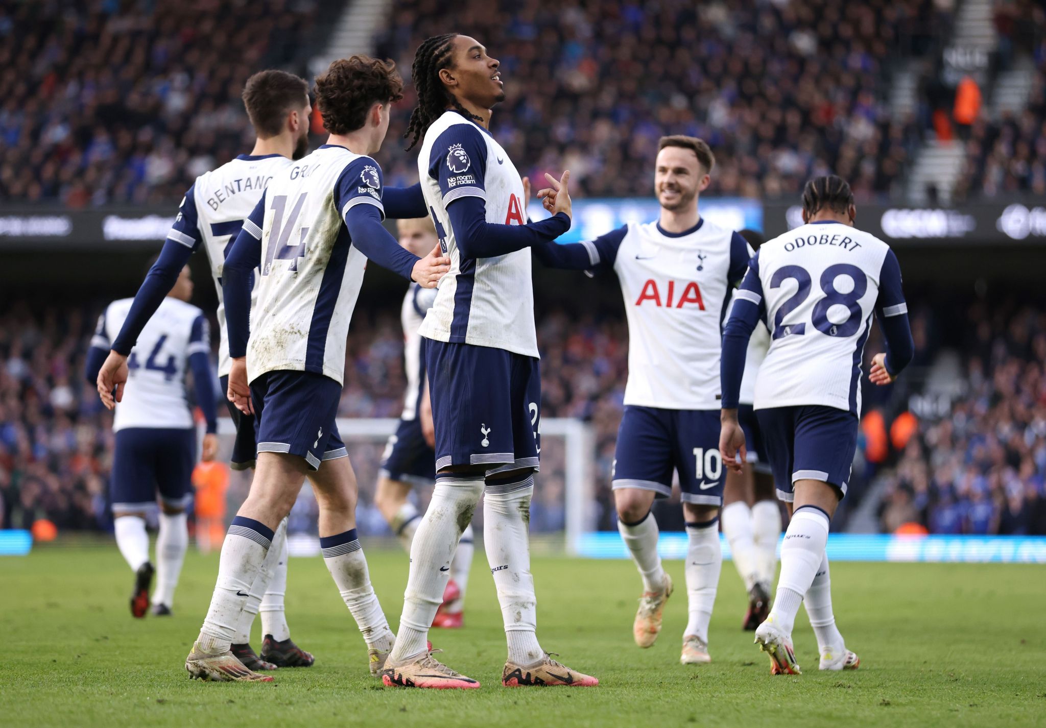 frank modère les attentes concernant le transfert tandis que tottenham cible semenyo pour renforcer son attaque.