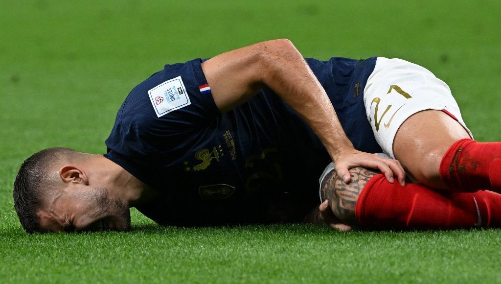 analyse de l'impact des risques de blessure sur la valeur des transferts dans le football, avec un focus sur l'évaluation des joueurs et les stratégies des clubs.