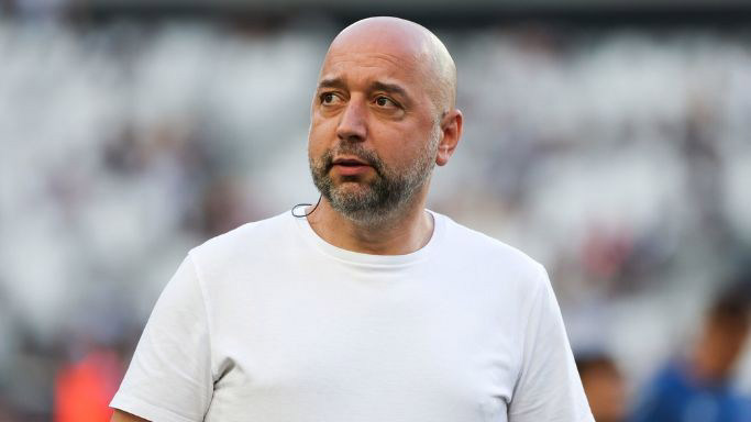 frédéric legrand répond aux accusations de gérard lopez concernant les dettes des girondins, clarifiant la situation financière du club.