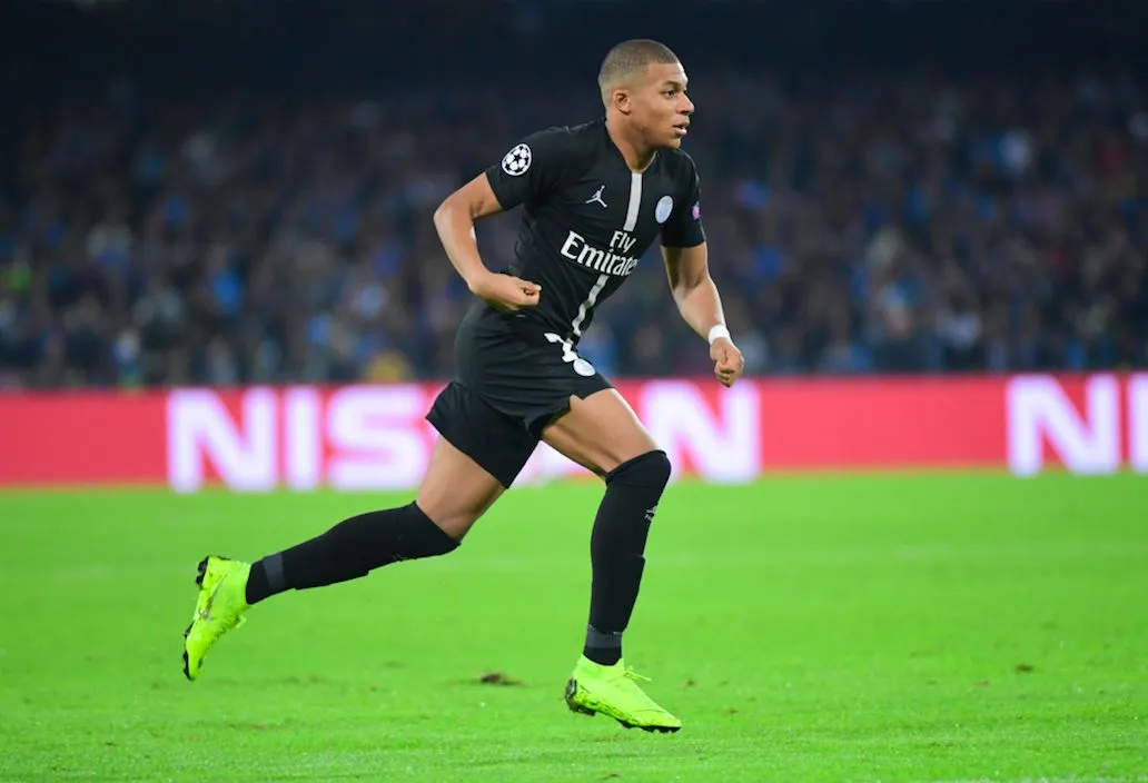 découvrez tous les détails du transfert sensationnel de mbappé, un événement majeur qui secoue le monde du football avec des implications sportives et financières inédites.
