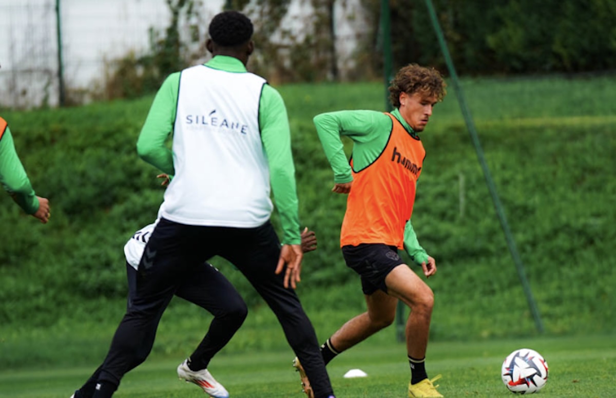 découvrez l'intérêt de l'asse pour un ancien milieu de terrain du rc lens lors du mercato, les détails et rumeurs autour de ce possible transfert.