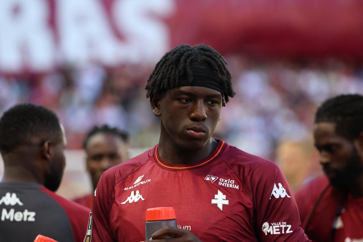 découvrez l'incroyable parcours de brian madjo, prodige de 16 ans originaire de metz, qui rejoint aston villa et promet de briller sur la scène internationale.