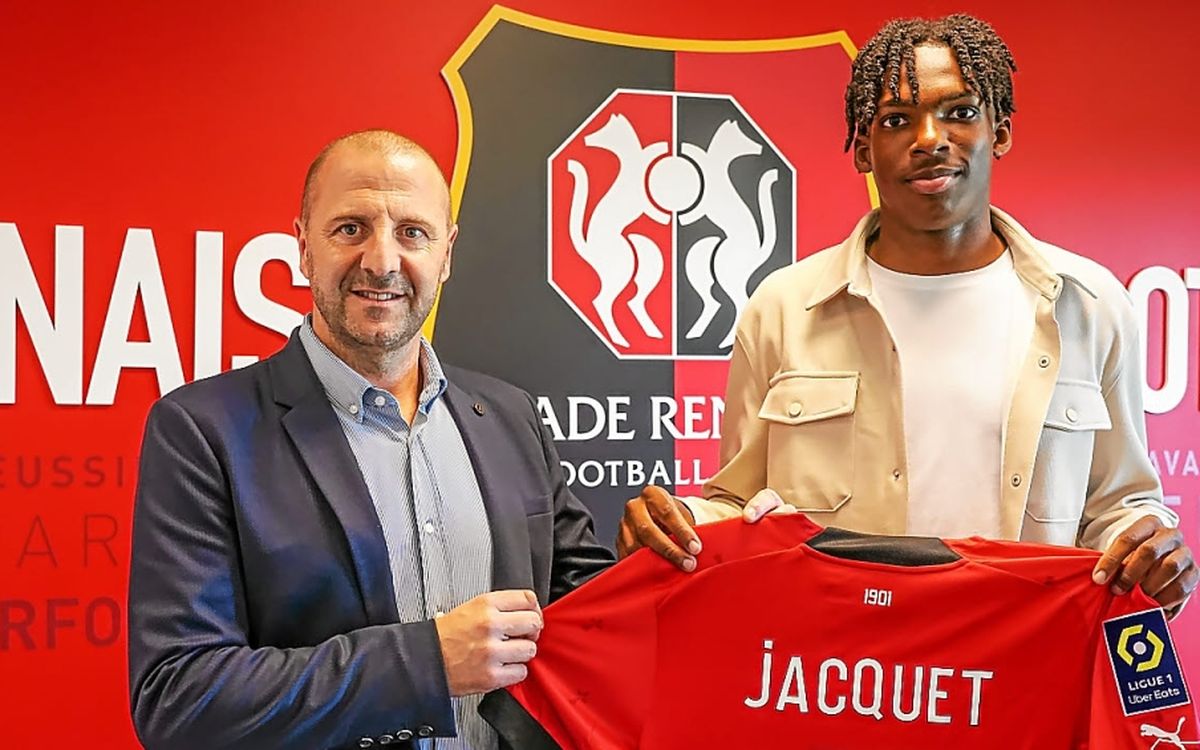 chelsea renforce ses efforts pour recruter jérémy jacquet, intensifiant les négociations afin de conclure rapidement son transfert.