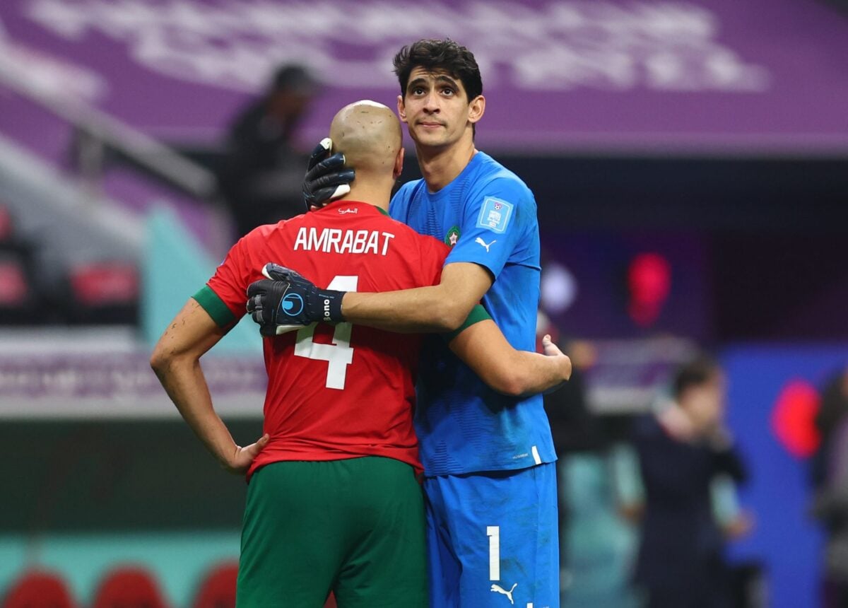 strasbourg cible un international marocain pour renforcer son équipe, tandis que ce joueur est également en route vers le psg, créant un suspense autour de son transfert.