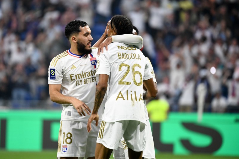 découvrez comment la tension autour de barcola influence le mercato dynamique du psg, avec des transferts stratégiques et des négociations intenses.