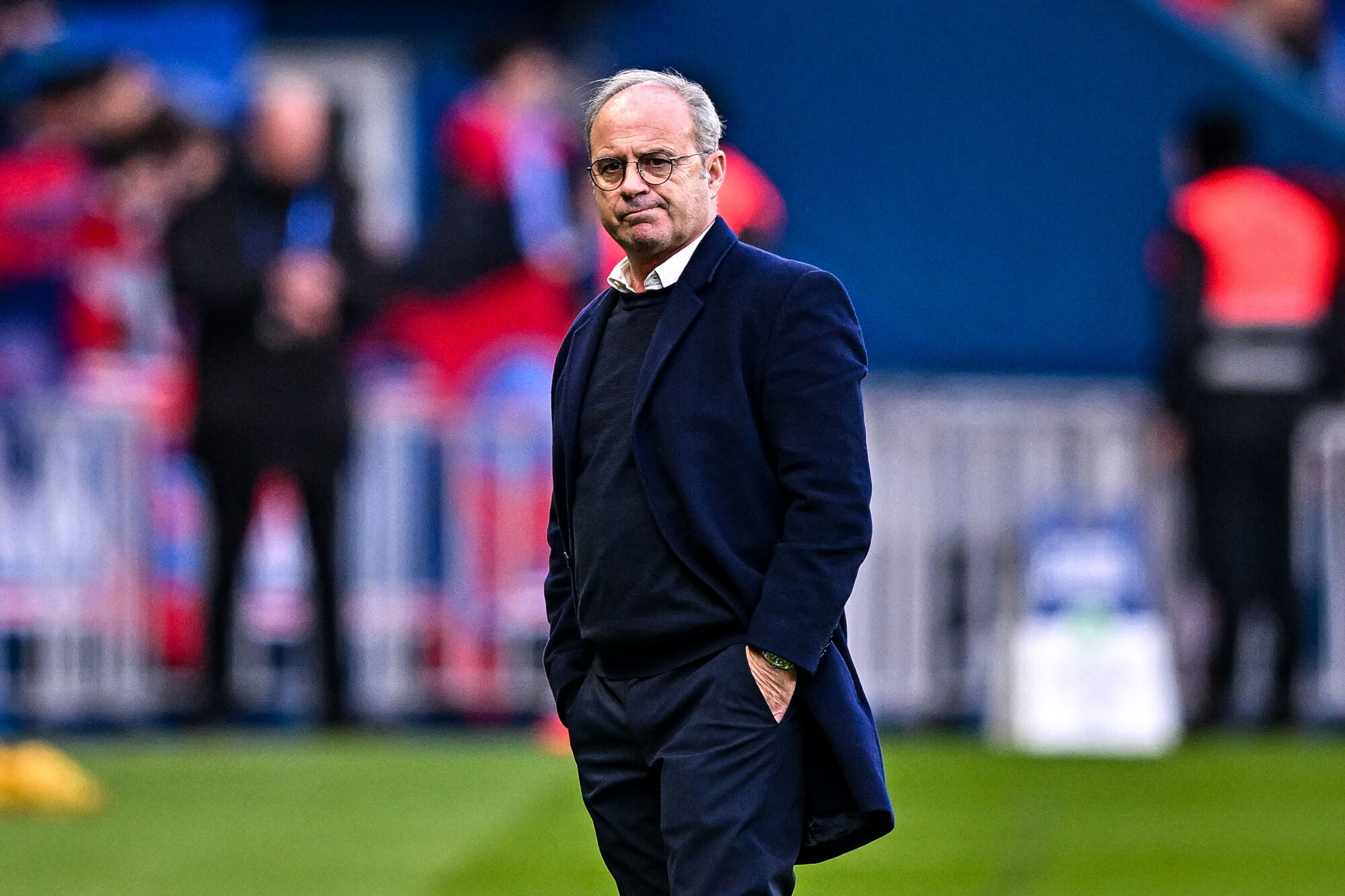 découvrez l'annonce officielle du transfert prestigieux de luis campos au psg, renforçant l'avenir du club avec une expertise reconnue.