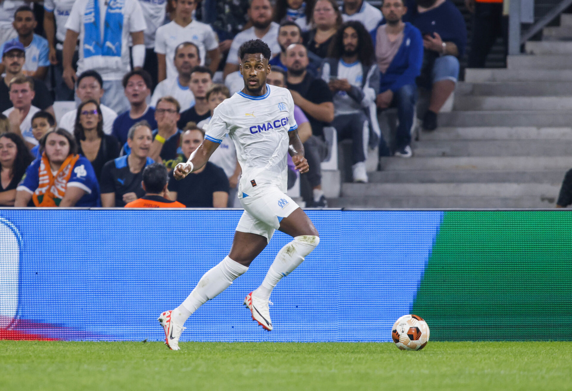 découvrez les rumeurs autour de murillo pressenti pour rejoindre manchester united et les dernières informations sur ce transfert potentiel.