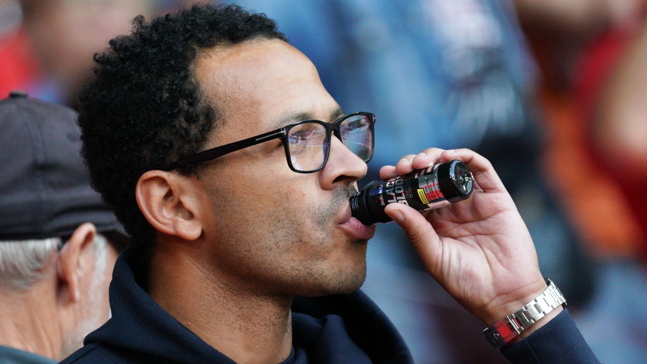 découvrez les détails de l'indemnité versée par chelsea à liam rosenior lors de son transfert. toutes les informations sur les compensations financières liées à ce mouvement.