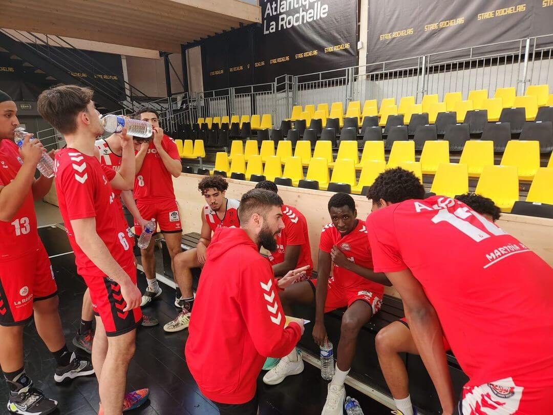 suivez en direct les transferts 2026 dans le football universitaire : analyses, annonces et mises à jour essentielles pour rester informé des mouvements clés des joueurs.