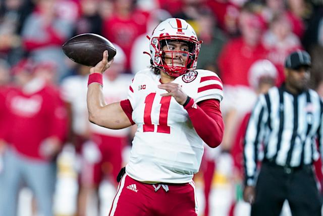 découvrez les dernières nouvelles sur le transfert football au nebraska : les huskers sont à la recherche d'un quarterback prometteur pour renforcer leur équipe cette saison.