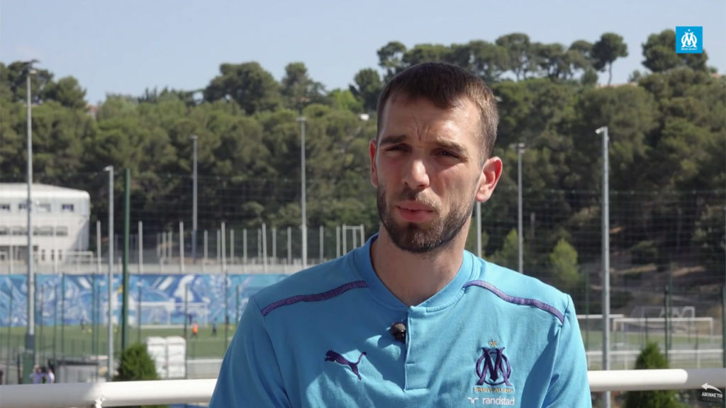 découvrez le transfert surprise d'un joueur de l'om en premier league, ses détails et son impact sur le club français et le championnat anglais.